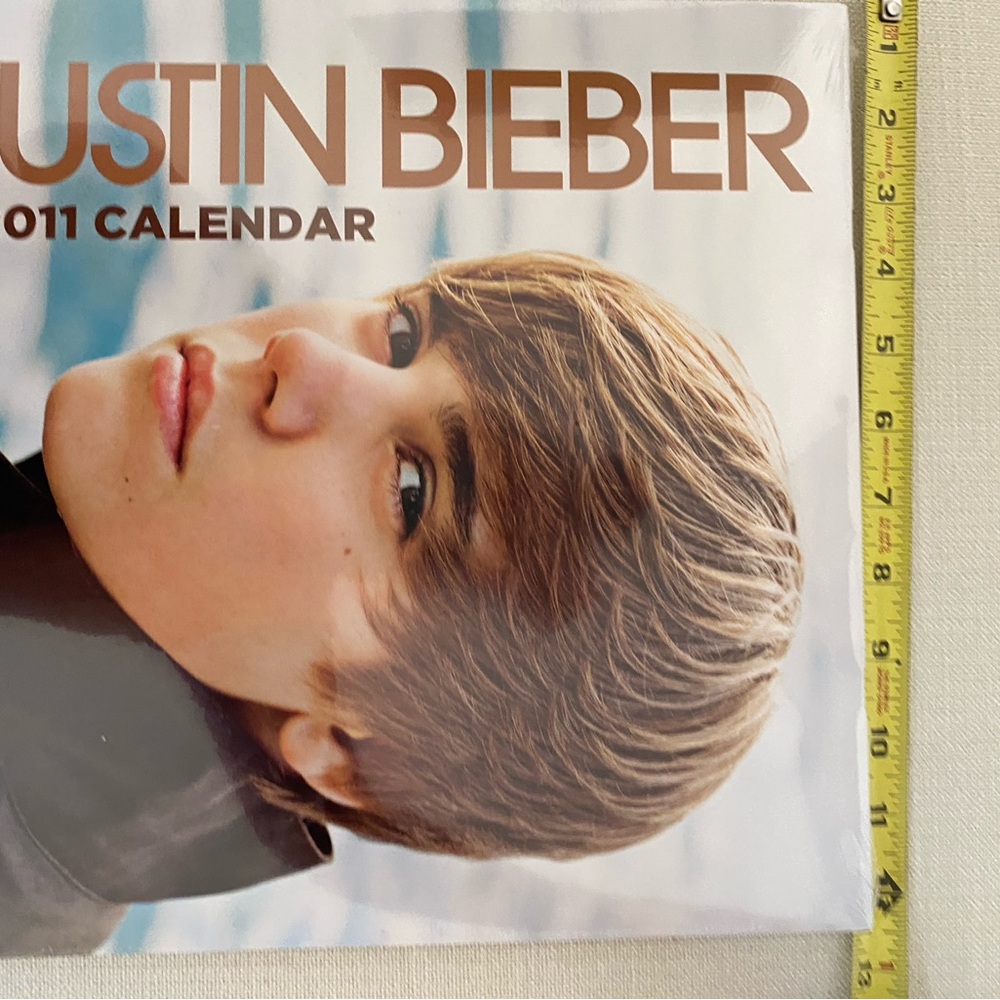 Justin Bieber 2011 My World Tour VIP Calendar
Sealed and collectible!